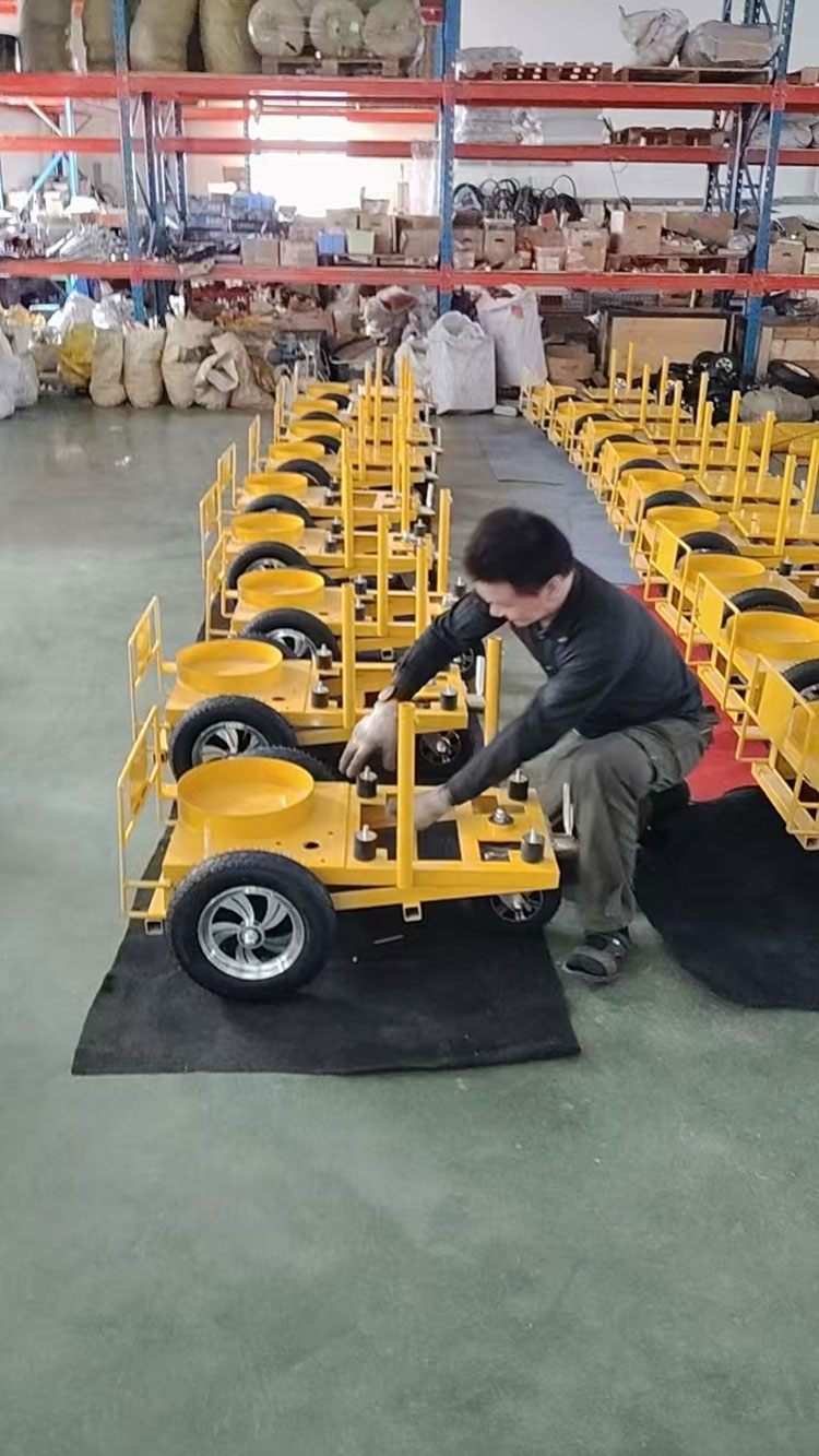Cold Paint Road Marking Machine til Kasakhstan, der fremhæver skræddersyet produktionsekspertise